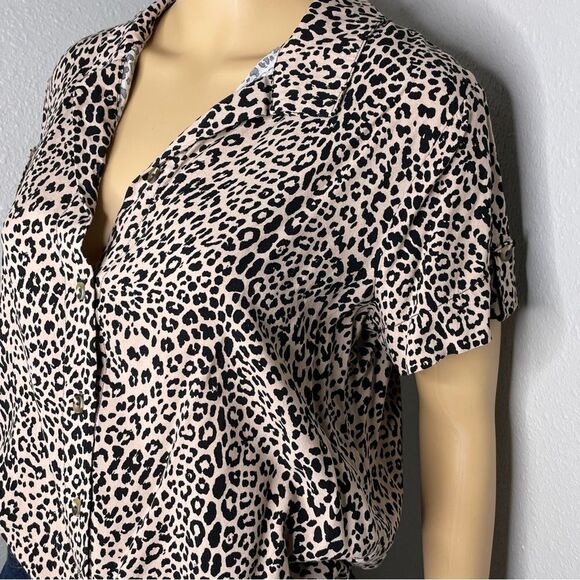 No Boundaries Leopard Print Short Sleeved Button Down Tie Front Shirt Size XL - Picture 3 of 11